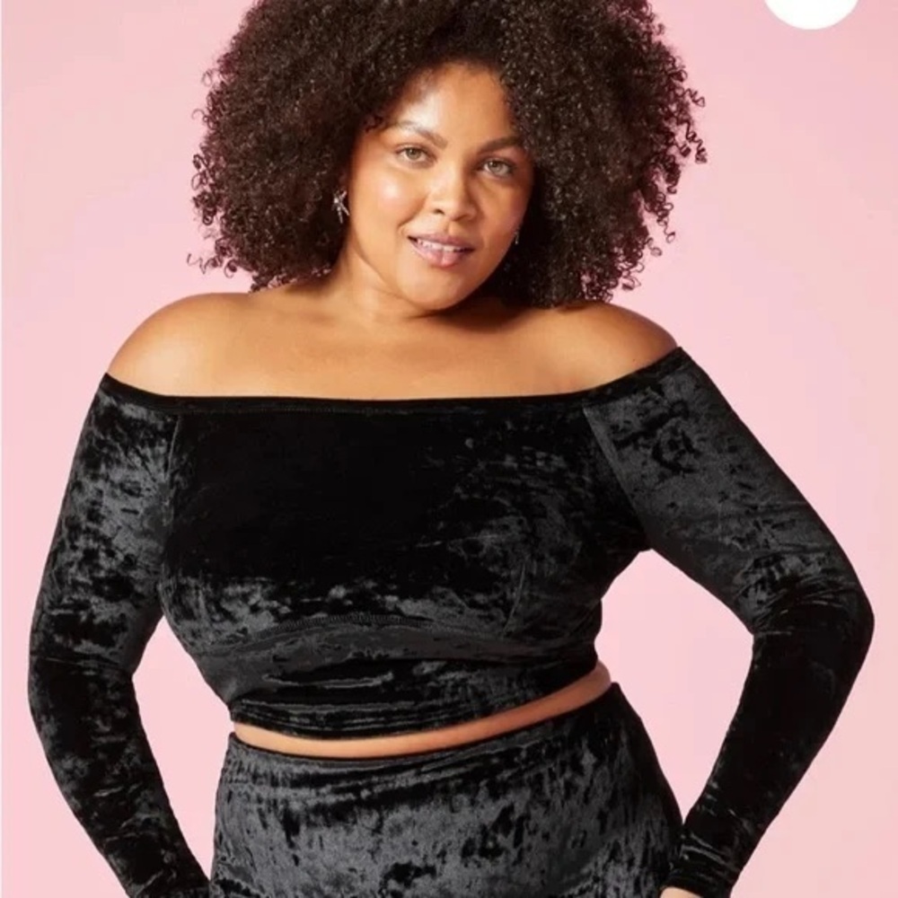 Yitty Plusshy Shaping Velvet Long Sleeve Cropped Top
